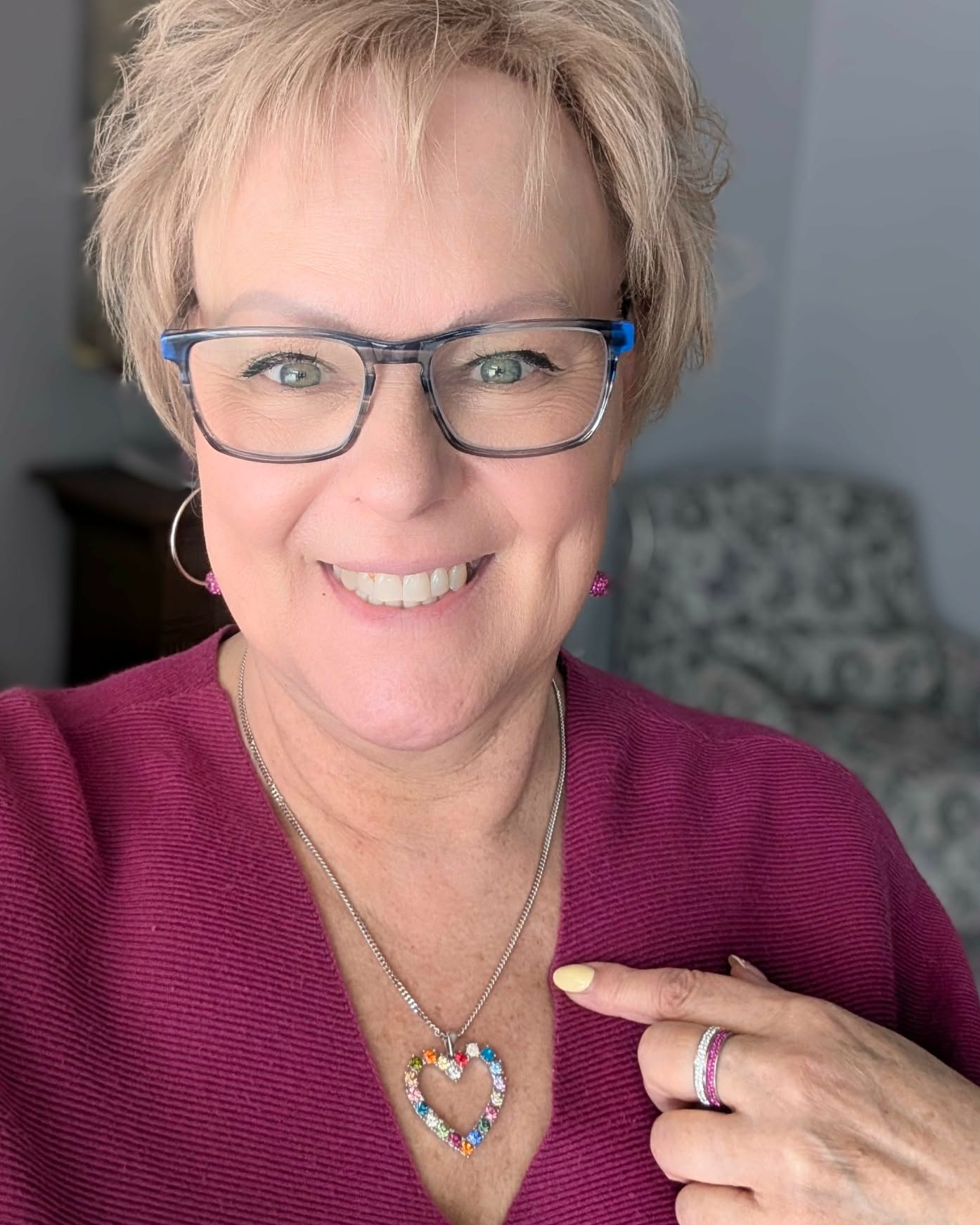 It may be snowy and blowy outside but I've got the warm and fuzzy's here with my Fifth Avenue Collection jewellery!

A little sparkle makes every day better!

www.jewelsaremyjam.ca